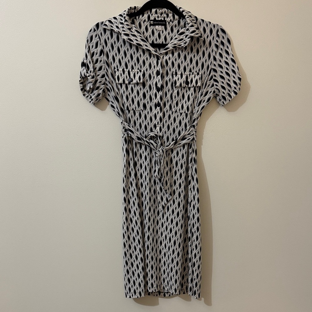 Valerie Bertinelli Black & White Patterned Stretch & Flowy Dress Tie Belt 4 - Picture 5 of 8
